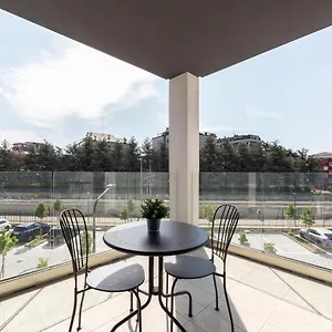 https://modern-apt-with-terrace-and-parking.italymilanhotels.net